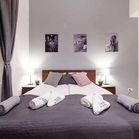 Cracow Rent Apartments: Spacious Stays Near Main Square Krakow Exterior photo